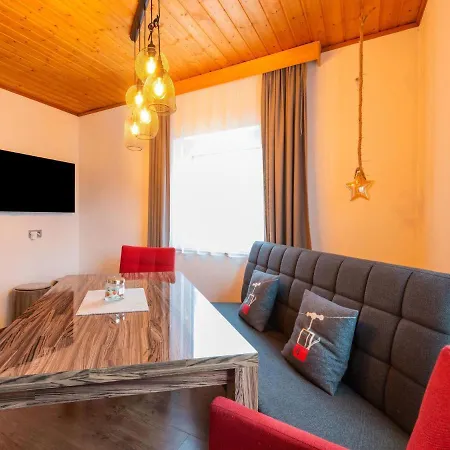 In Near Lifts * 基茨比厄尔