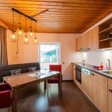 In Near Lifts 公寓 *