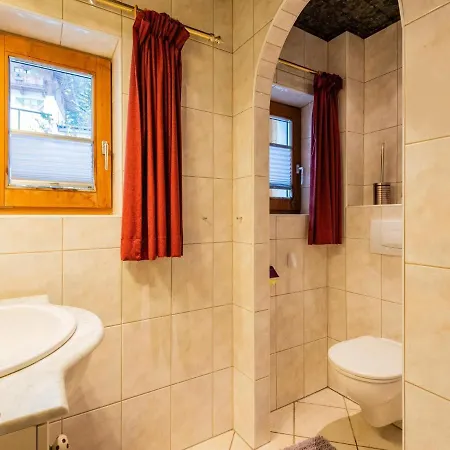 In Near Lifts 公寓 *